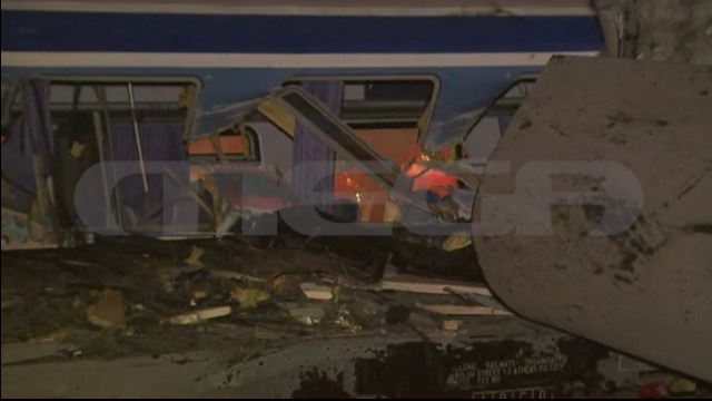 Τραγωδία στα Τέμπη: Μαρτυρίες σοκ επιβατών – «Είδαμε τα μπροστινά βαγόνια να παίρνουν φωτιά» (ΒΙΝΤΕΟ)