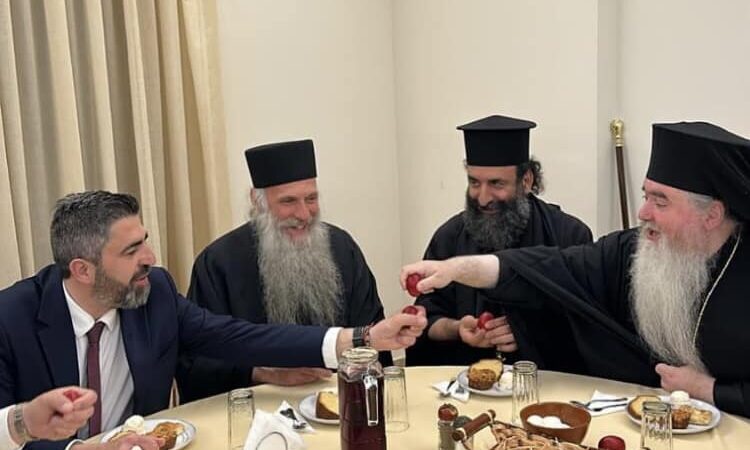 Το Πασχαλινό “τσούγκρισμα” του Φάνη Παπά με τον Ιουστίνο στην Επανομή- Απόψε εκδήλωση στη Θέρμη (20:30)