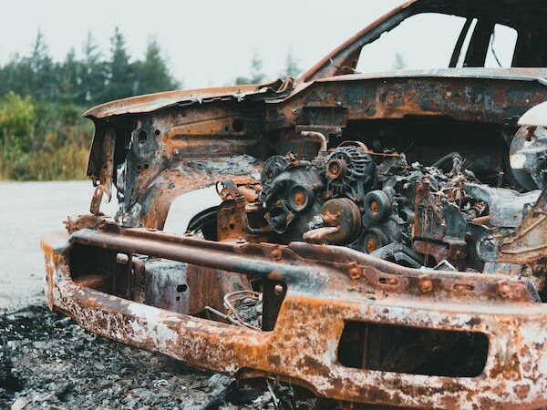 Τα ξημερώματα: Φωτιά σε παρατημένο αυτοκίνητο στην Περαία