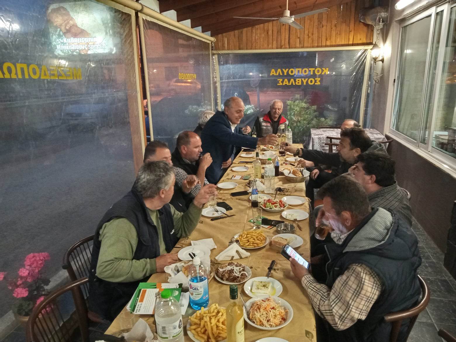 Τραπέζι Φεστερίδη στο Αδενδρο (ΦΩΤΟΡΕΠΟΡΤΑΖ)