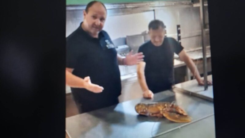 Ε, ρε τι φτιάχνει ο “Μάκης”!!! Αστακομακαρονάδα με τα όλα της! (ΒΙΝΤΕΟ)