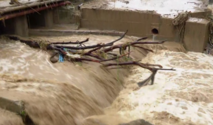 Επιδείνωση καιρού: Σάρωσε την βόρεια Ελλάδα η κακοκαιρία-Ποτάμια οι δρόμοι της Πολίχνης (ΒΙΝΤΕΟ)