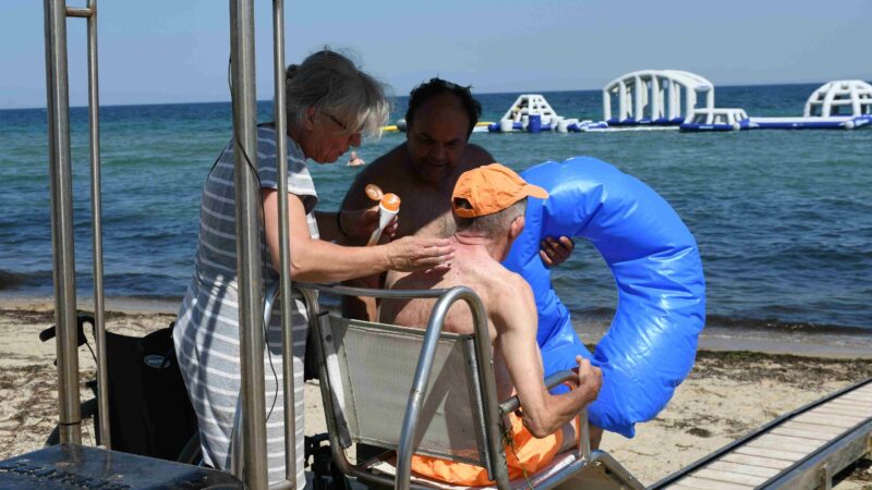 Επίδειξη seatrack στους Ν. Επιβάτες: Η “μαγική” ράμπα των ατόμων με ειδικές ανάγκες (ΒΙΝΤΕΟ)
