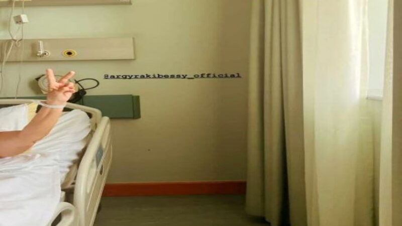 Η πρώτη φωτογραφία της Μπέσσυς Αργυράκη από το νοσοκομείο