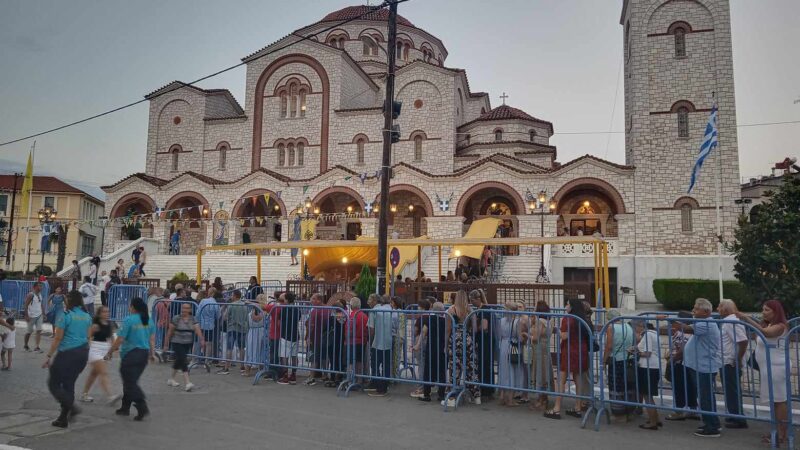 Τα εγκώμια προς την Παναγία Φανερωμένη:  Αθρόα η προσέλευση των πιστών (ΦΩΤΟΡΕΠΟΡΤΑΖ)