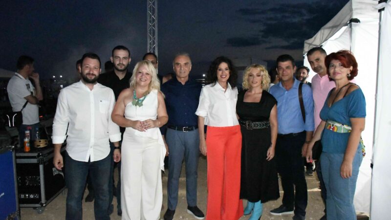 Η υποδοχή του Γιώργου Τσαμασλή σε Ελευθερία Αρβανιτάκη και Ελεωνόρα Ζουγανέλη