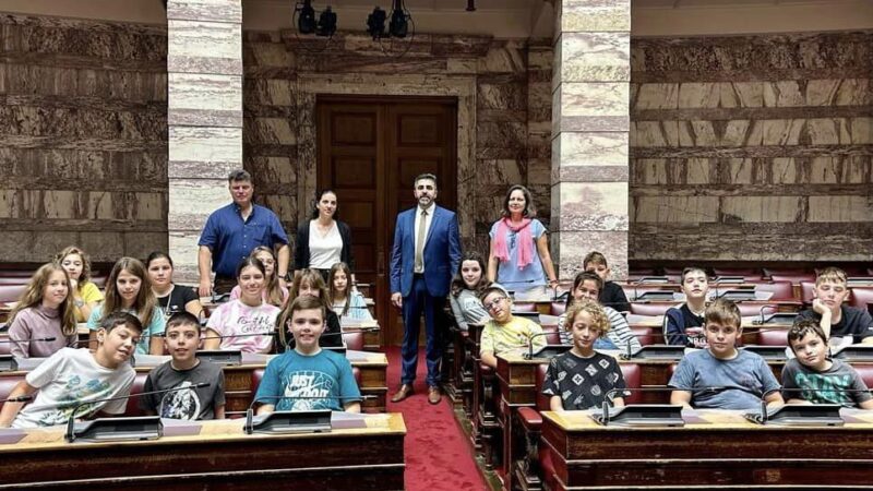 Στη Βουλή με τον Φάνη Παπά τα παιδιά του 1ου Δημοτικού Σχολείου Επανομής (ΦΩΤΟΡΕΠΟΡΤΑΖ)
