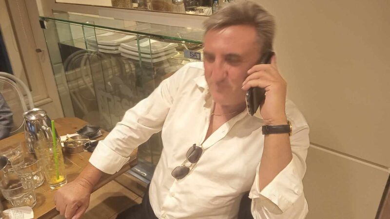 Τα συγχαρητήρια στον στρατηγό! Το τηλέφωνο δεν σταματά να χτυπά!