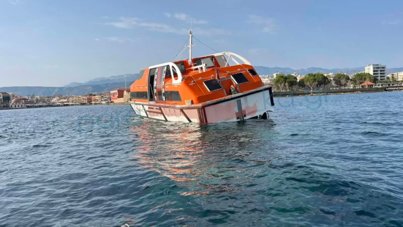 Αναποδογύρισε λέμβος ανοιχτά των Νέων Επιβατών-Παραλίγο να πνιγούν οι δύο επιβαίνοντες