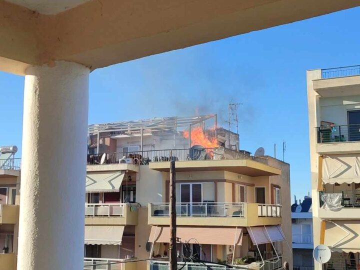 Περαία: Φωτιά σε ταράτσα πολυκατοικίας επί της οδού Δημοκρατίας (ΒΙΝΤΕΟ)
