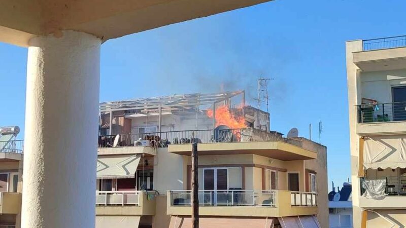 Περαία: Φωτιά σε ταράτσα πολυκατοικίας επί της οδού Δημοκρατίας (ΒΙΝΤΕΟ)