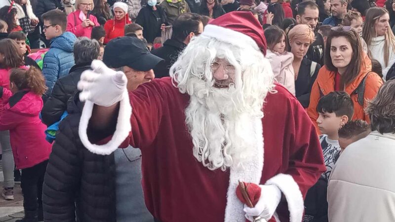 Παιδικό πάρτι στην πλατεία της Μηχανιώνας με τον Αϊ Βασίλη να μοιράζει δώρα! (ΦΩΤΟΡΕΠΟΡΤΑΖ+ΒΙΝΤΕΟ)