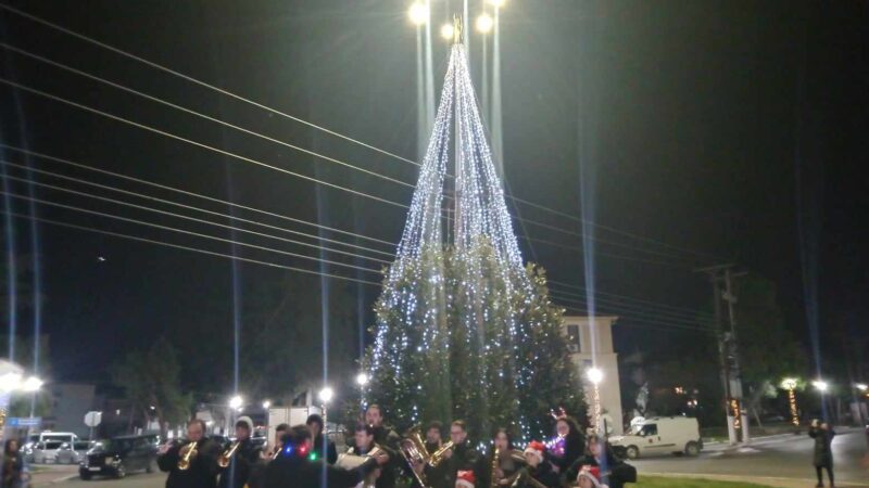 Με αγάπη από τη Μηχανιώνα!!! Φωταγωγήθηκε το Χριστουγεννιάτικο δέντρο! (ΦΩΤΟΡΕΠΟΡΤΑΖ+3 ΒΙΝΤΕΟ)