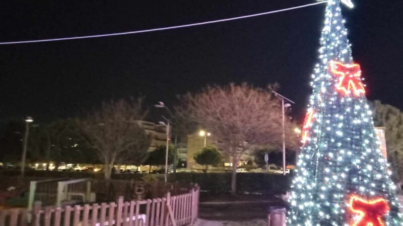 “Καλά Χριστούγεννα” από την Περαία! Φωταγωγήθηκε το δέντρο! (ΦΩΤΟΡΕΠΟΡΤΑΖ+3 ΒΙΝΤΕΟ)