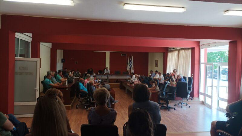 Τελευταίο δημοτικό συμβούλιο με πολλή κουβέντα για τα μπιτς μπαρ του Ποταμού και τις Γαλάζιες Σημαίες