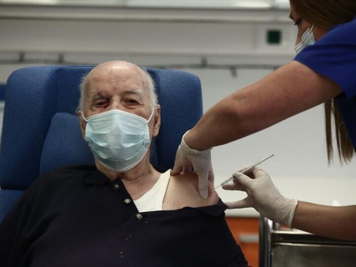 «Καμπανάκι» Τζανάκη για τους άνω των 60: “Πρέπει να εμβολιαστούν”