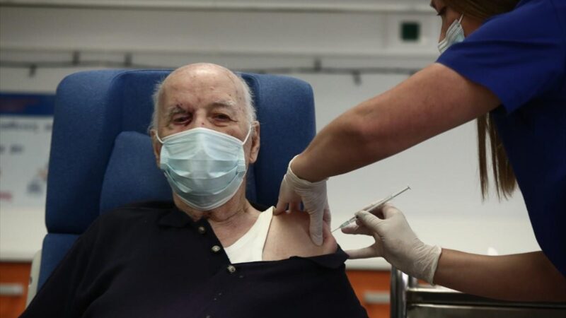 «Καμπανάκι» Τζανάκη για τους άνω των 60: “Πρέπει να εμβολιαστούν”