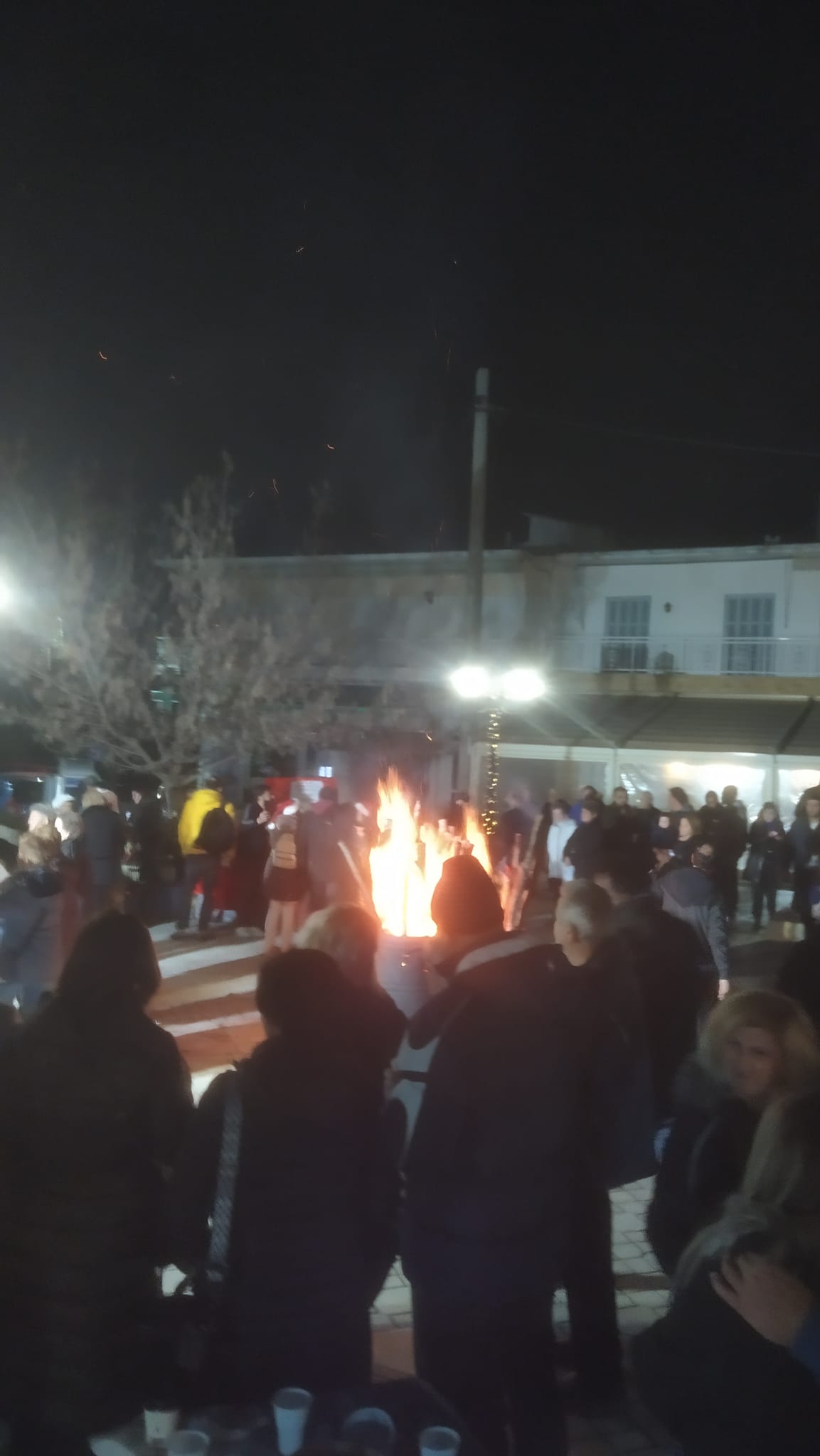 Το έθιμο τηρήθηκε: Η Μηχανιώνα χόρεψε και άναψε φανούς! (ΦΩΤΟΡΕΠΟΡΤΑΖ)