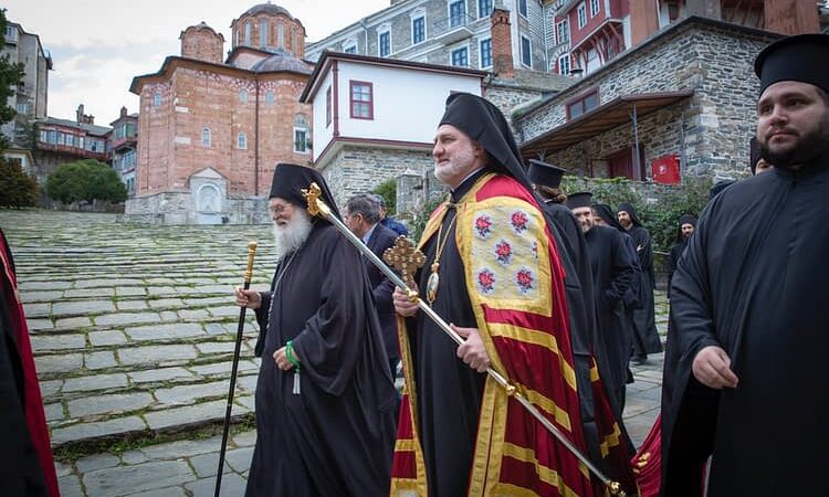Χαμός στο Αγιο Ορος με την επικείμενη επίσκεψη Ελπιδοφόρου-Επιστολή στον Βαρθολομαίο