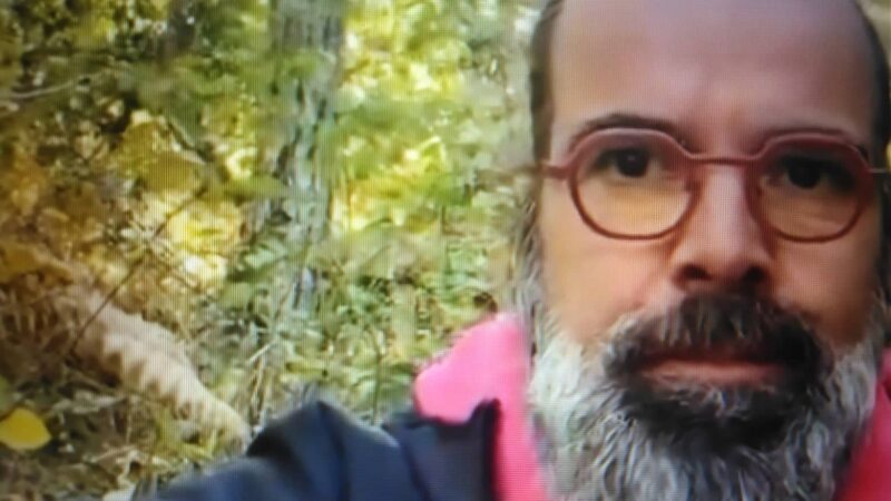 Δημήτρης Κοκκινιάς: “Γιατί βασανίζουμε τα παιδιά μας από ένα σύστημα που είναι… σκατά;” (ΒΙΝΤΕΟ)