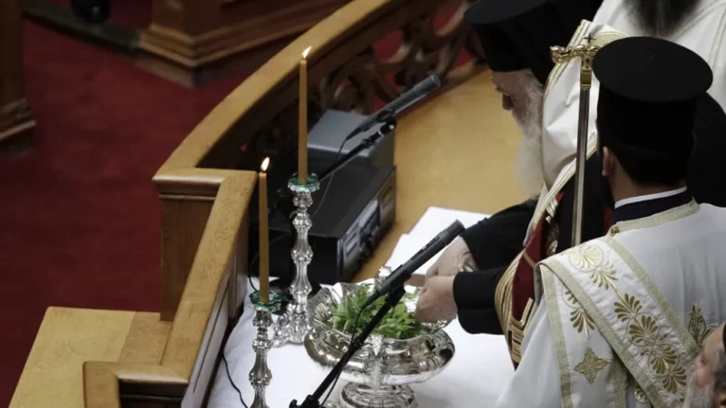 Διχάζουν κόμματα και Εκκλησία οι ομοφυλόφιλοι (ΒΙΝΤΕΟ)