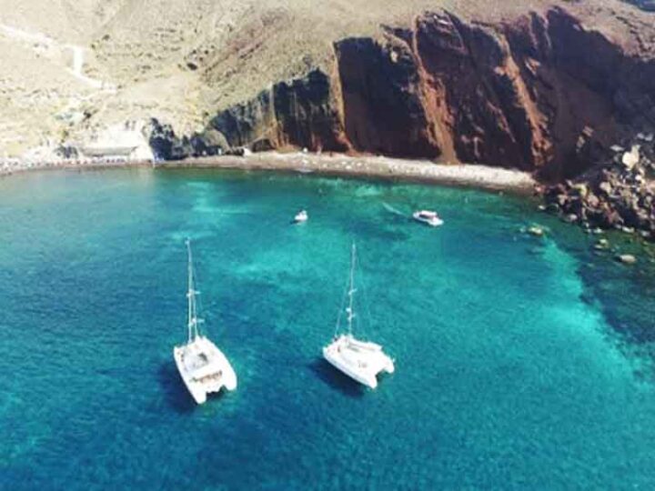 Santorini: Κάντε οικονομικές διακοπές σε έναν από τους top ελληνικούς προορισμούς