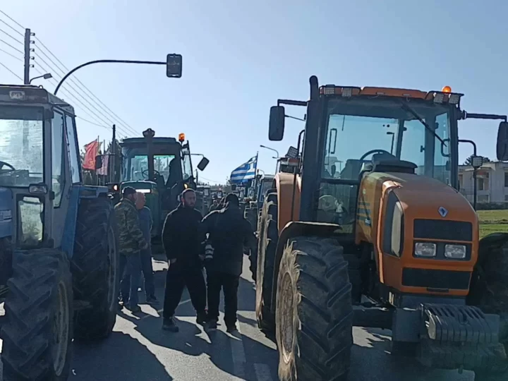 Η Αστυνομία μπλόκαρε τους αγρότες της Επανομής στην πορεία προς το αεροδρόμιο-Ενταση στο “μηδέν” (2 ΒΙΝΤΕΟ)