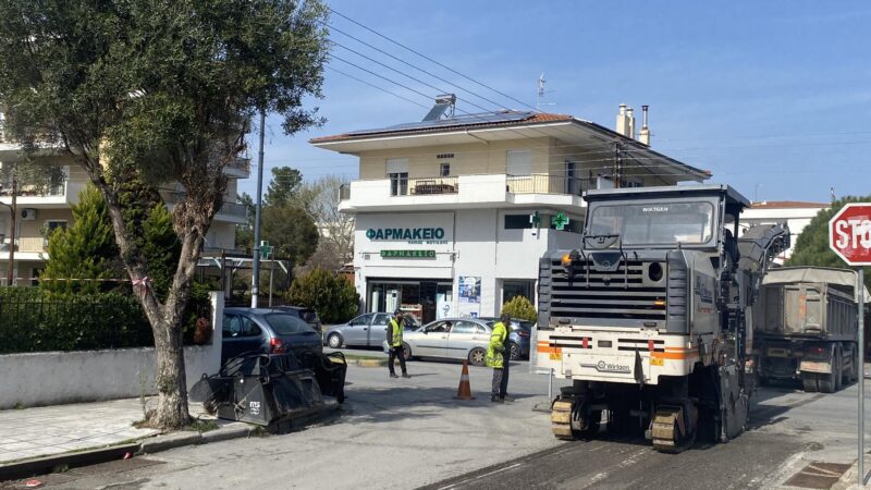 ΠΕΡΑΙΑ-ΤΩΡΑ: Ασφαλτοστρώνεται η Πέτρου και Παύλου (ΦΩΤΟΡΕΠΟΡΤΑΖ)