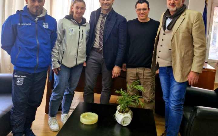 Γύρισε από την Ταϋλάνδη και πήγε στον Τζέκο η παγκόσμια του SUP Ρέα Λογοθέτη