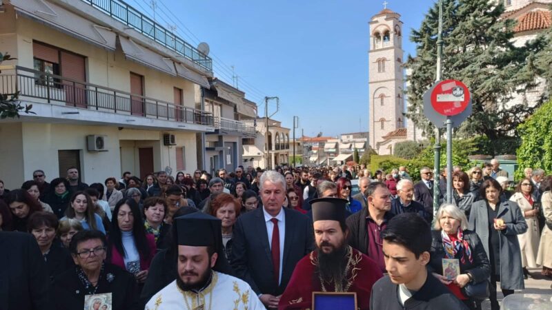 Πλήθος κόσμου στην περιφορά των ιερών εικόνων στη Μηχανιώνα (ΦΩΤΟΡΕΠΟΡΤΑΖ)