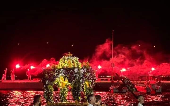 Εντυπωσιακός ο…θαλασσινός επιτάφιος των Νέων Επιβατών!