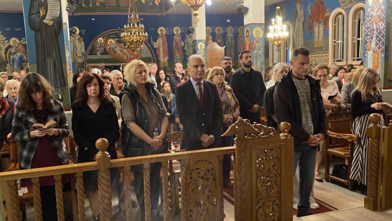Κοσμοσυρροή για τα Πάθη του Ιησού στην Ανω Περαία: Ασφυκτικά γεμάτη η Μεταμόρφωση του Σωτήρος (ΦΩΤΟΡΕΠΟΡΤΑΖ)
