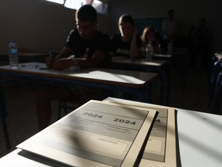 Πανελλαδικές: Με στυλό & σταυρό στη «μάχη» των εξετάσεων (BINTEO)