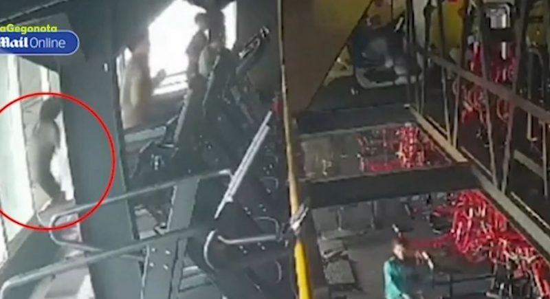 ΑΝΑΤΡΙΧΙΑΣΤΙΚΟ: 22χρονη έπεσε από τον 3ο όροφο γυμναστηρίου κάνοντας διάδρομο (ΒΙΝΤΕΟ)