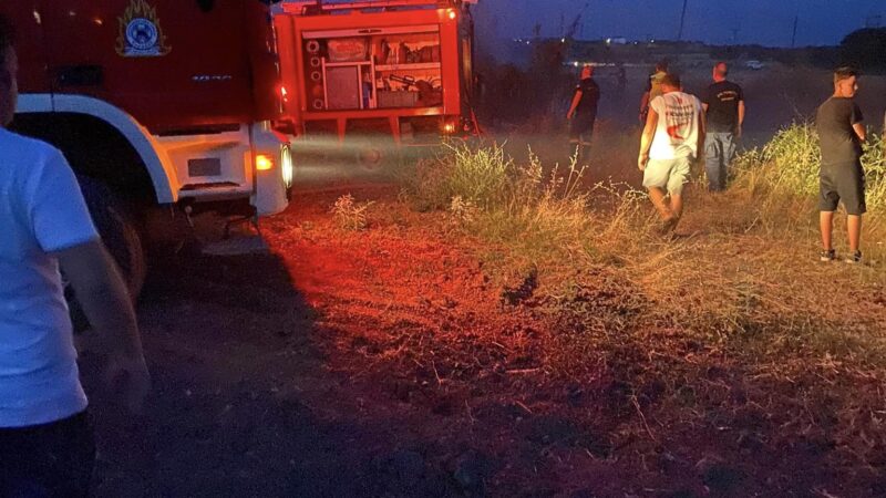 Εικόνες από την βραδυνή φωτιά στην Παραλία Επανομής (ΦΩΤΟΡΕΠΟΡΤΑΖ)