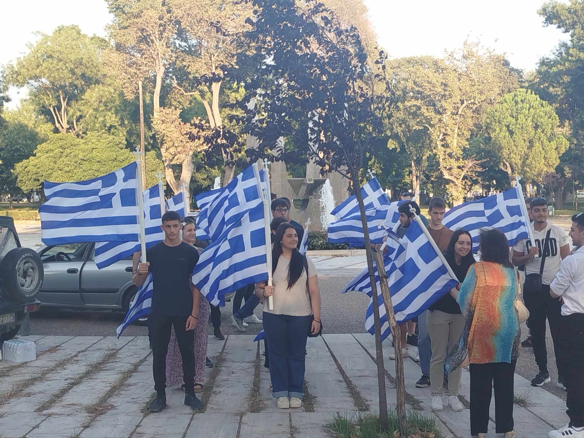 Οι ΠΑΤΡΙΩΤΕΣ τίμησαν τον Ιωνα Δραγούμη (ΦΩΤΟΡΕΠΟΡΤΑΖ+2 ΒΙΝΤΕΟ)