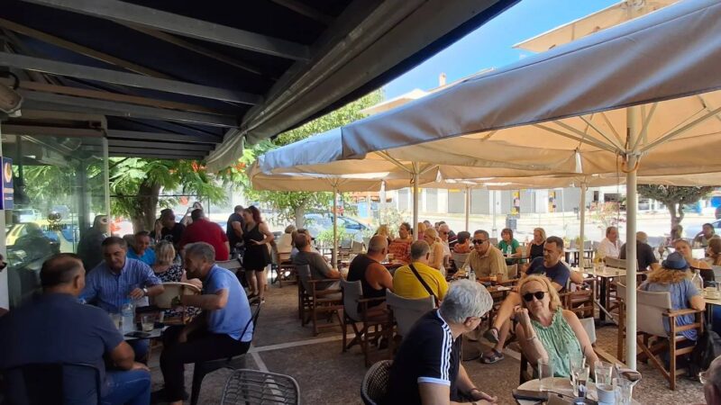 Κυριακάτικος καφές στο Antico