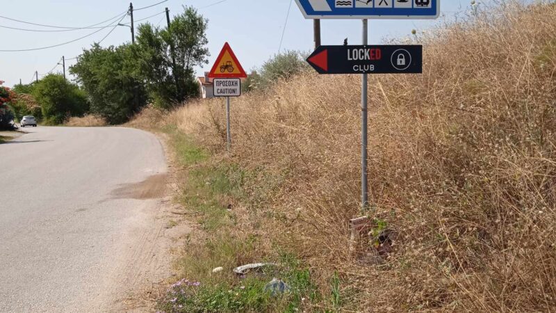 Ποταμός: Μπάχαλο με τα παρκαρισμένα πάνω στην άμμο-Σηκώνει τα χέρια ο Τζέκος