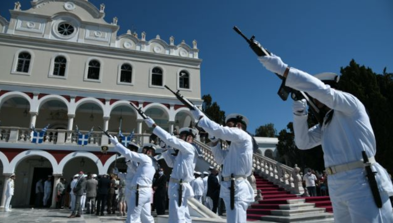 Με κατάνυξη & λαμπρότητα η Κοίμηση της Θεοτόκου σε όλη την Ελλάδα! (ΒΙΝΤΕΟ)
