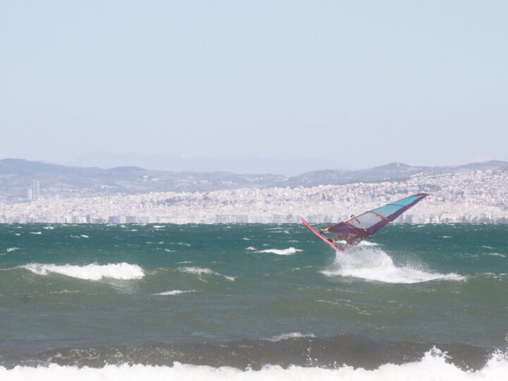 Με τον φακό του Ηλία Στεφανίδη: Εντυπωσιακό Kite Surf στους Ν. Επιβάτες (2 ΒΙΝΤΕΟ)