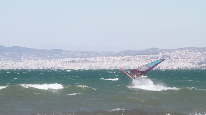 Με τον φακό του Ηλία Στεφανίδη: Εντυπωσιακό Kite Surf στους Ν. Επιβάτες (2 ΒΙΝΤΕΟ)