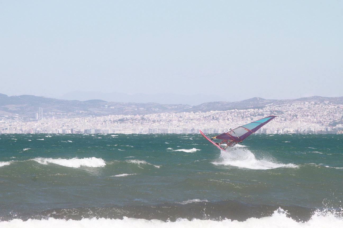 Με τον φακό του Ηλία Στεφανίδη: Εντυπωσιακό Kite Surf στους Ν. Επιβάτες (2 ΒΙΝΤΕΟ)