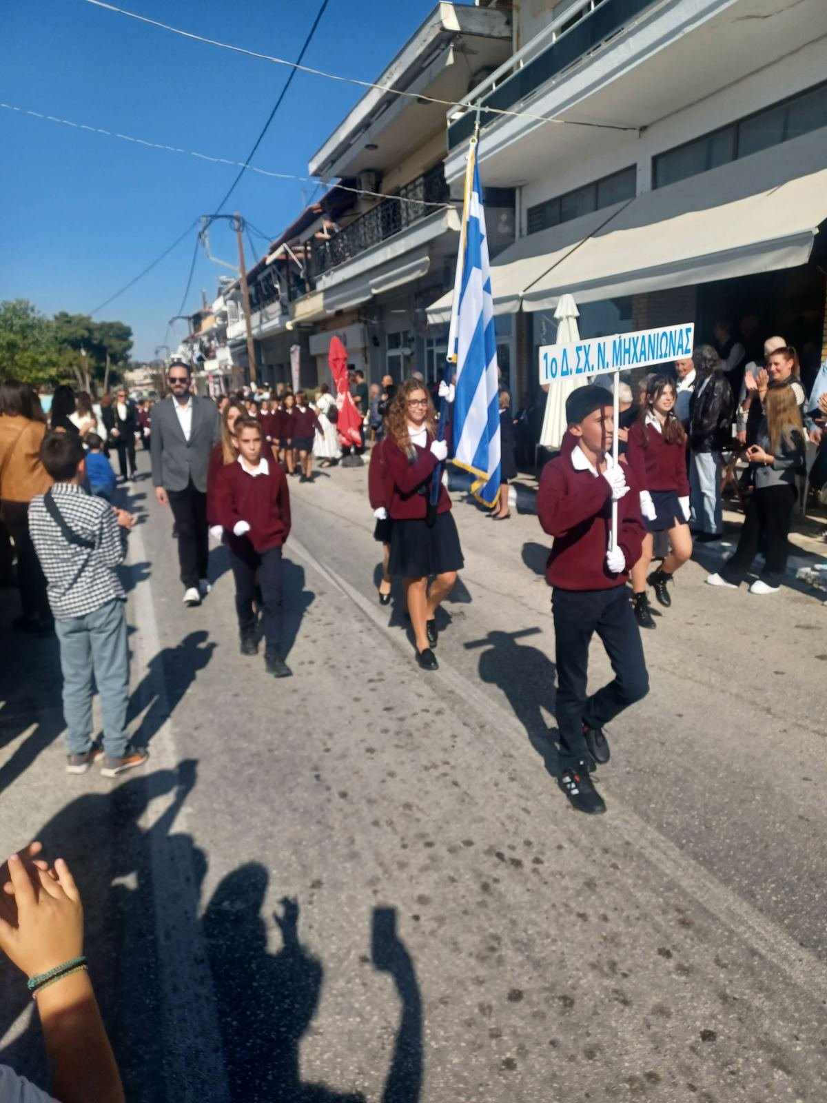 Η παρέλαση στη Μηχανιώνα (ΦΩΤΟΡΕΠΟΡΤΑΖ+2 ΒΙΝΤΕΟ)