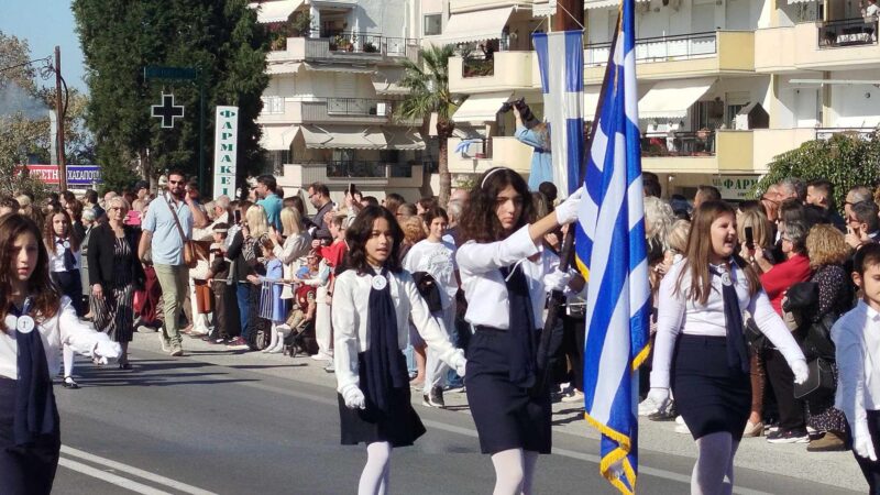 Η Περαία τίμησε τους ήρωες του “ΟΧΙ”-Η παρέλαση και η κατάθεση στεφάνων (ΦΩΤΟΡΕΠΟΡΤΑΖ+ 3 ΒΙΝΤΕΟ)