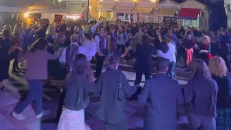 Θεσπέσιο! Ελληνικό σινεμά στην πλατεία της Επανομής! (ΒΙΝΤΕΟ)