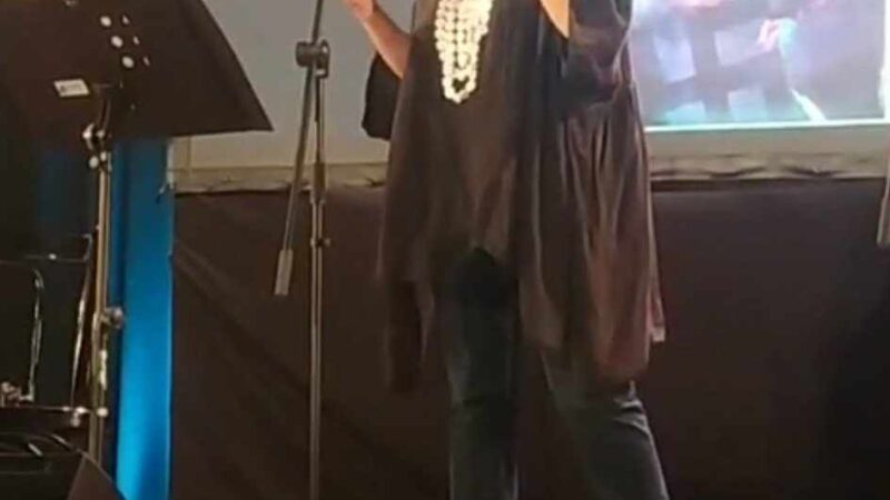 Μουσικό live με Εύη Σιαμαντά στην τελετή λήξης του Φεστιβάλ Θεάτρου (ΒΙΝΤΕΟ)