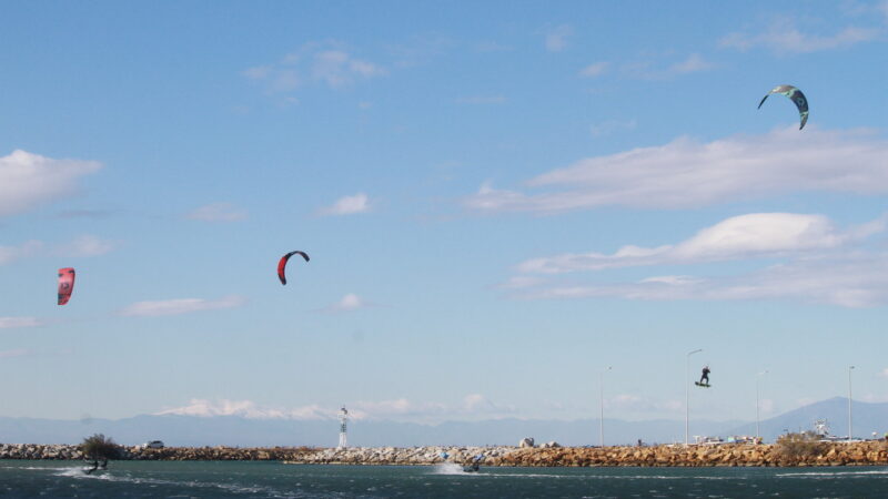 Εντυπωσιακές εικόνες Kite Surfing από το Αγγελοχώρι! (ΒΙΝΤΕΟ)