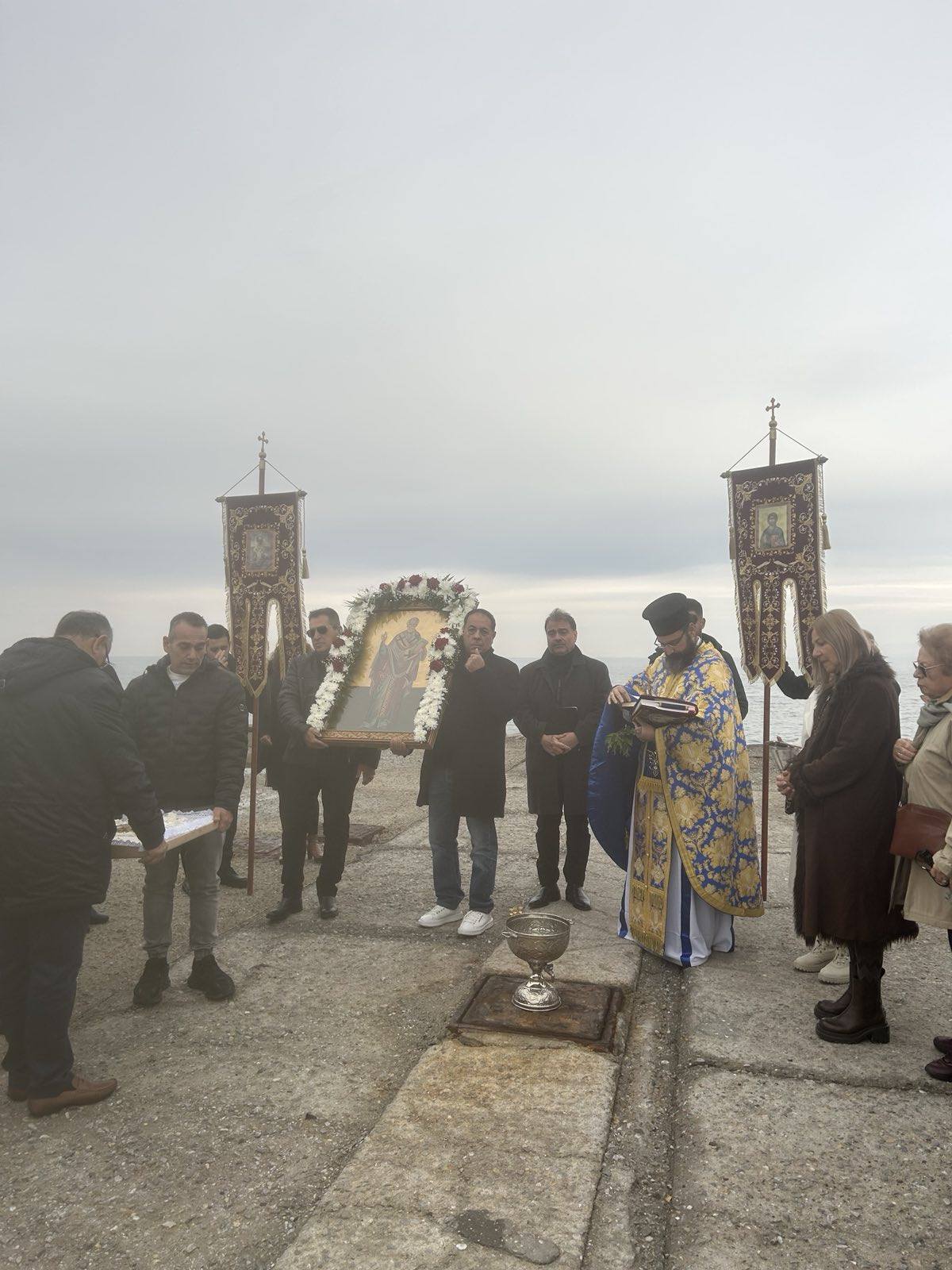 Ν. Επιβάτες: Άγιε μου Βασιλάκη μου και άγιε μου Νικόλα, προστάτευε τους ναυτικούς την ώρα του κυκλώνα (ΦΩΤΟΡΕΠΟΡΤΑΖ)