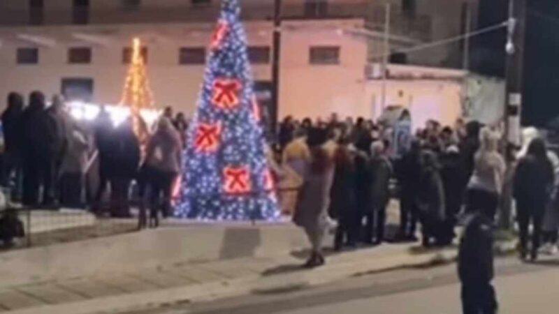 Ομορφο βίντεο από τη φωταγώγηση του Χριστουγεννιάτικου δέντρου στο Μεσημέρι (ΒΙΝΤΕΟ)