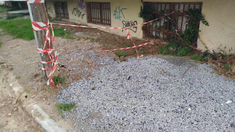 Ετσι κάνετε εσείς έργα; Βάζετε κορδέλες και φεύγετε;